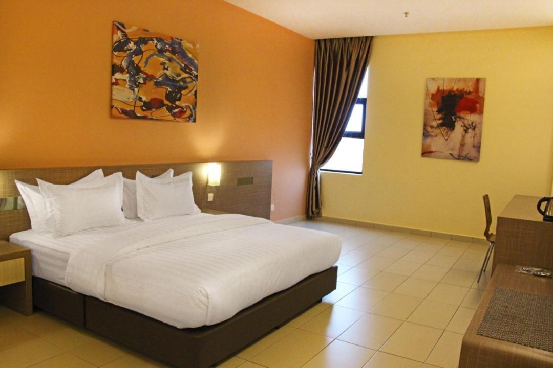 Kluang Riverview Hotel Екстериор снимка