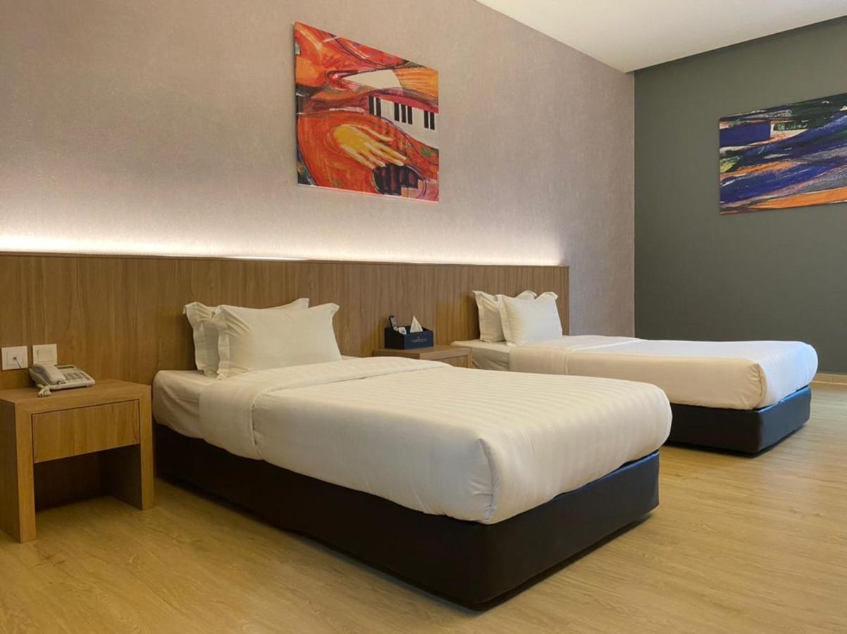 Kluang Riverview Hotel Екстериор снимка
